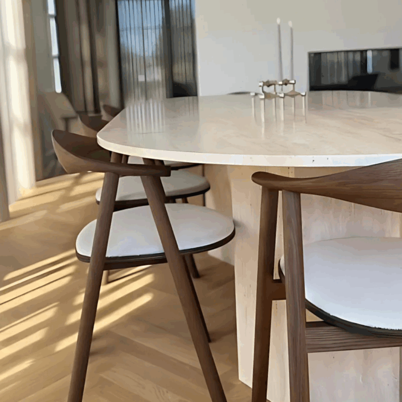 Traverten Yemek Masaları: Modern İç Mekân Tasarımının Yeni Trendi 5 modern traverten yemek masası