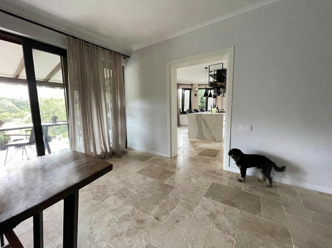 hf 20260120 143012 edddd3a1 b89f 4f74 a3c6 8a63e7d115fd 1 - efesus home